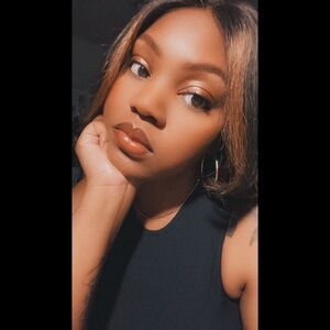 Meet your Posher, Antoinette